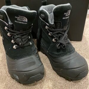 GUC north face youth chilkat lace II, black winter boots size 3 kids